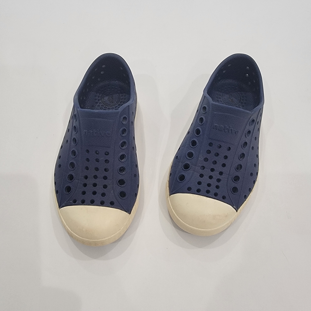 Native Jefferson Slip-On Kids Shoes in Navy/Off-White Size US 8
